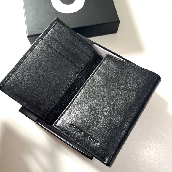 Brand New In Box True Religion Black With Gold Horseshoe  TRUE RELIGION Black Leather Trifold Wallet RFID Boxed Gift Horseshoe Logo NWT